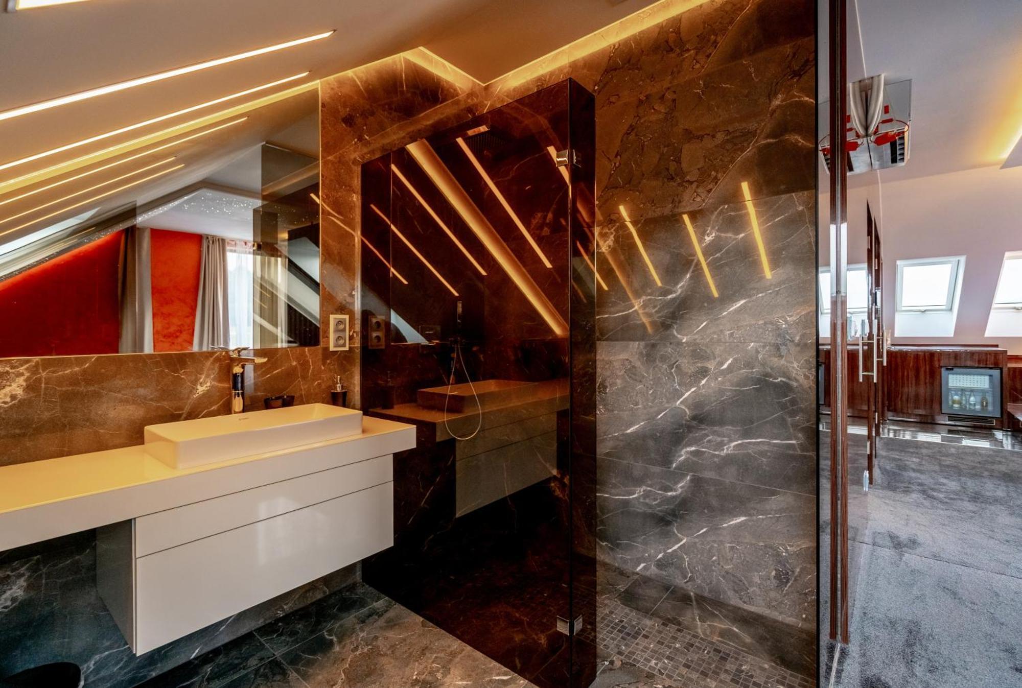 Aroma Gold Hotel Dolní Bousov Buitenkant foto